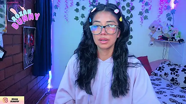 Snapshot of Roxanbunny1 chatting on June 10, 2026, 2:45 am Roxanbunny1 online show from June 10, 2026, 2:45 am