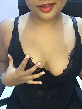 Snapshot of Rose_Olivia chatting on May 18, 2026, 4:02 pm Rose Olivia online show from May 18, 2026, 4:02 pm