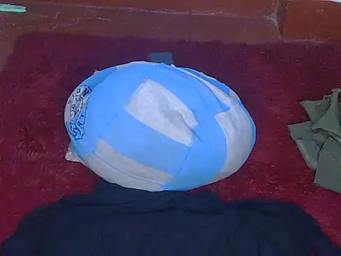 Snapshot of Pretty_hazel chatting on February 4, 2026, 7:42 pm Pretty hazel online show from February 4, 2026, 7:42 pm