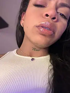 Snapshot of Charly_ chatting on December 31, 2024, 1:04 am Charly online show from December 31, 2024, 1:04 am