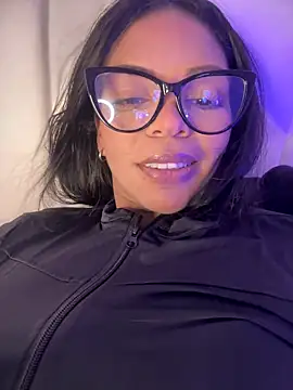 Snapshot of Charly_ chatting on October 28, 2025, 3:43 am Charly online show from October 28, 2025, 3:43 am