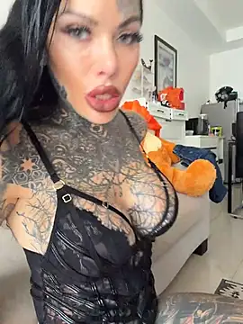 claudiacvc95 online show from June 21, 2026, 2:36 am