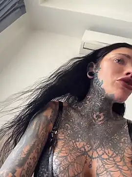 claudiacvc95 online show from June 22, 2026, 3:25 am
