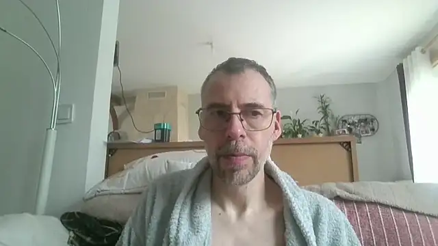 ptitcanard60600 online show from May 10, 2026, 2:55 pm