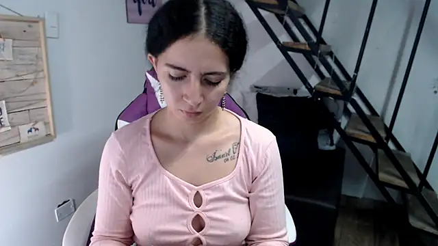 samantha baby  online show from October 21, 2025, 8:53 pm