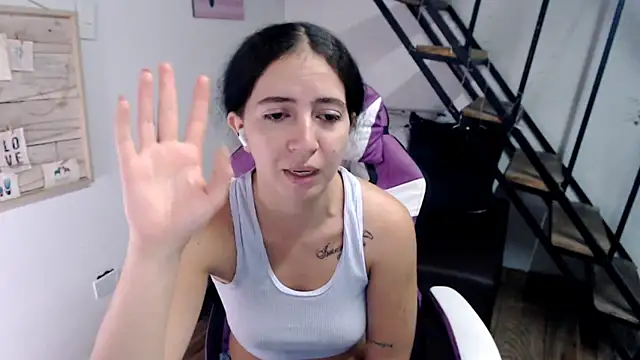 samantha baby  online show from November 26, 2025, 6:31 pm