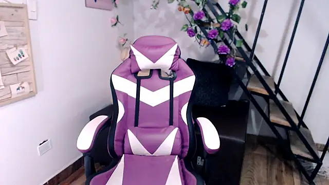 samantha baby  online show from March 7, 2026, 6:05 pm