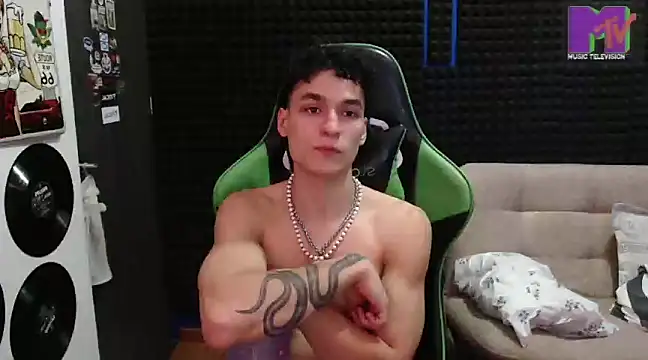 Snapshot of Curly_Angel24 chatting on February 2, 2025, 11:21 pm Curly Angel24 online show from February 2, 2025, 11:21 pm