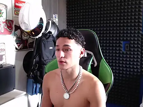 Snapshot of Curly_Angel24 chatting on October 4, 2025, 3:54 pm Curly Angel24 online show from October 4, 2025, 3:54 pm