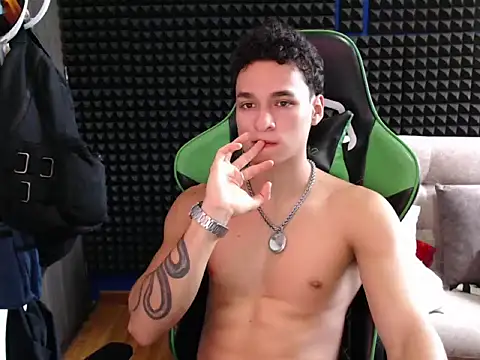 Snapshot of Curly_Angel24 chatting on October 26, 2025, 9:53 pm Curly Angel24 online show from October 26, 2025, 9:53 pm