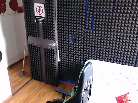 Snapshot of Curly_Angel24 chatting on November 28, 2025, 5:04 pm Curly Angel24 online show from November 28, 2025, 5:04 pm