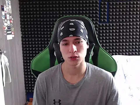 Snapshot of Curly_Angel24 chatting on December 1, 2025, 5:29 pm Curly Angel24 online show from December 1, 2025, 5:29 pm