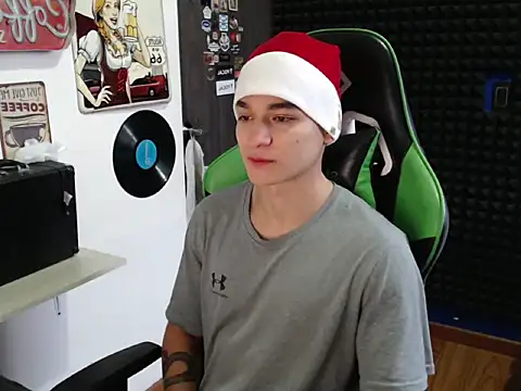 Snapshot of Curly_Angel24 chatting on December 2, 2025, 11:04 am Curly Angel24 online show from December 2, 2025, 11:04 am