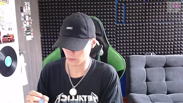 Snapshot of Curly_Angel24 chatting on December 14, 2025, 10:03 pm Curly Angel24 online show from December 14, 2025, 10:03 pm