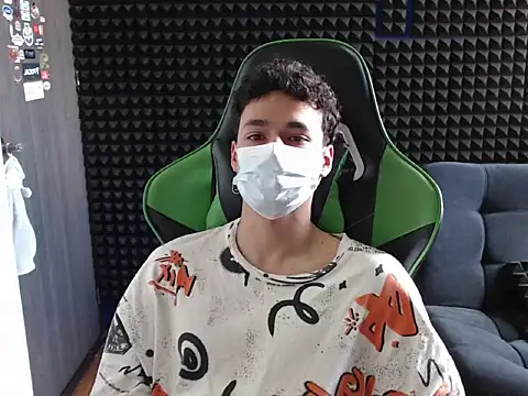 Snapshot of Curly_Angel24 chatting on December 17, 2025, 3:07 pm Curly Angel24 online show from December 17, 2025, 3:07 pm