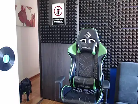 Snapshot of Curly_Angel24 chatting on December 20, 2025, 5:09 pm Curly Angel24 online show from December 20, 2025, 5:09 pm