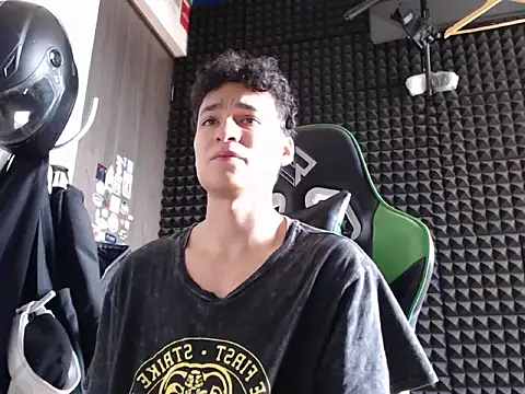 Snapshot of Curly_Angel24 chatting on March 3, 2026, 3:07 pm Curly Angel24 online show from March 3, 2026, 3:07 pm