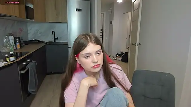 Snapshot of lil_cassie chatting on October 9, 2025, 7:34 pm lil cassie online show from October 9, 2025, 7:34 pm