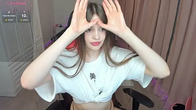 Snapshot of lil_cassie chatting on November 4, 2025, 9:25 pm lil cassie online show from November 4, 2025, 9:25 pm