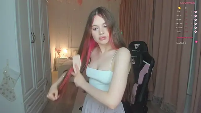 Snapshot of lil_cassie chatting on February 8, 2026, 7:28 pm lil cassie online show from February 8, 2026, 7:28 pm