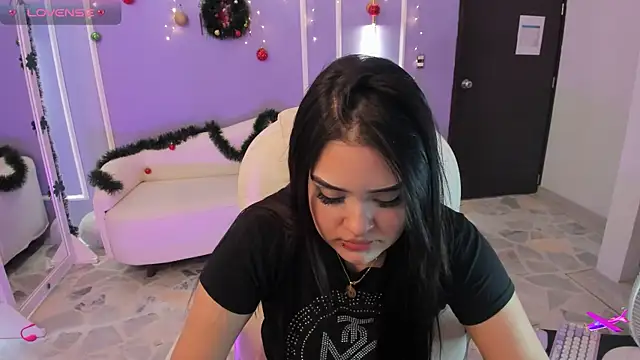 martinasaez online show from December 15, 2024, 3:20 pm