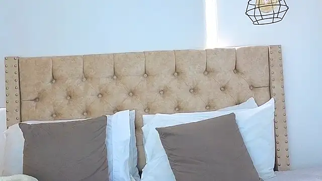 KeryHillson online show from November 1, 2025, 1:24 pm