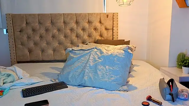 KeryHillson online show from January 8, 2026, 12:18 pm