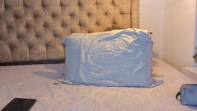 KeryHillson online show from February 11, 2026, 12:32 pm