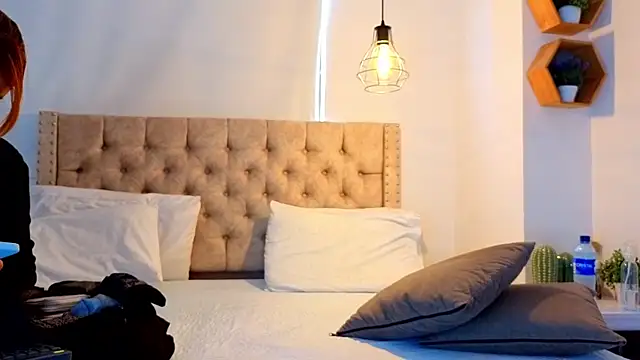 KeryHillson online show from April 6, 2026, 1:23 pm