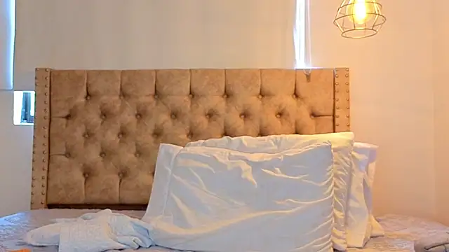 KeryHillson online show from April 18, 2026, 3:05 pm