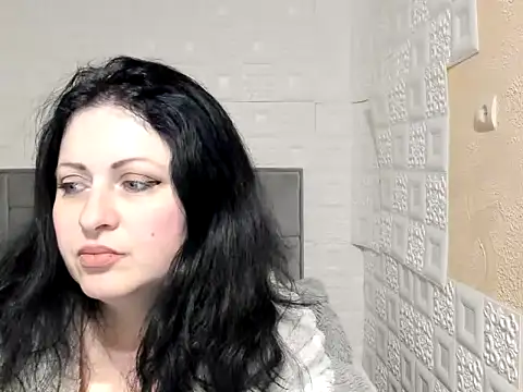 Lillian2 online show from March 2, 2025, 9:32 pm