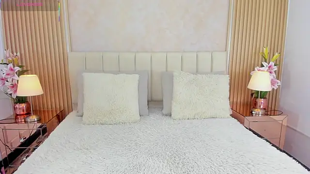 LUNATAYLORS online show from November 5, 2025, 11:10 am