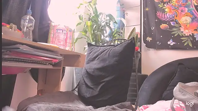 MYFAVOURITESTRAGER online show from September 11, 2025, 3:45 pm