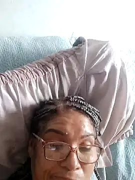 Delicy1 online show from February 8, 2025, 7:05 pm