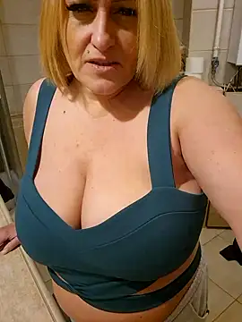 Isabellaa04 online show from February 9, 2025, 6:37 pm