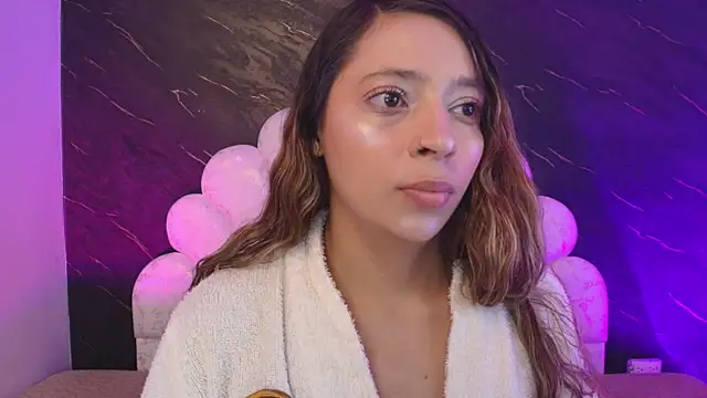 Snapshot of _MiaBrown_ chatting on May 7, 2026, 12:10 pm MiaBrown online show from May 7, 2026, 12:10 pm