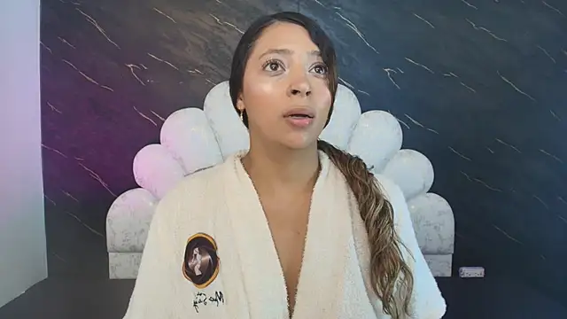 Snapshot of _MiaBrown_ chatting on May 30, 2026, 12:13 pm MiaBrown online show from May 30, 2026, 12:13 pm