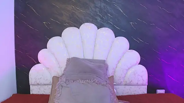Snapshot of _MiaBrown_ chatting on June 6, 2026, 12:10 pm MiaBrown online show from June 6, 2026, 12:10 pm