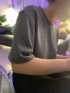 Nicollemays online show from March 11, 2025, 12:06 pm