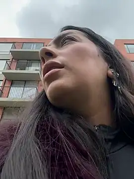 Nicollemays online show from April 15, 2026, 1:07 pm