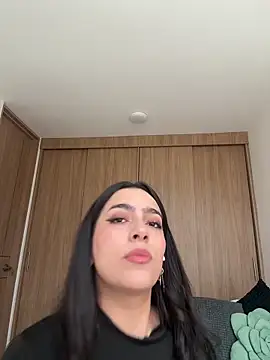 Nicollemays online show from May 25, 2026, 1:17 pm