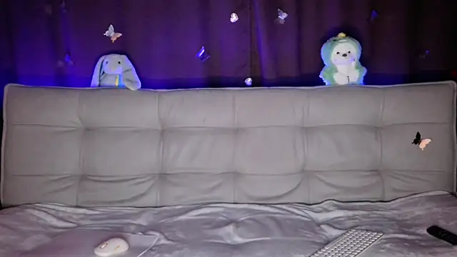 intolerable girl online show from November 1, 2025, 7:10 am