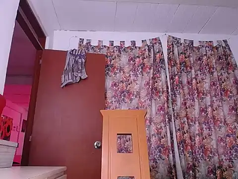 Snapshot of yselahot chatting on February 10, 2025, 3:32 pm yselahot online show from February 10, 2025, 3:32 pm