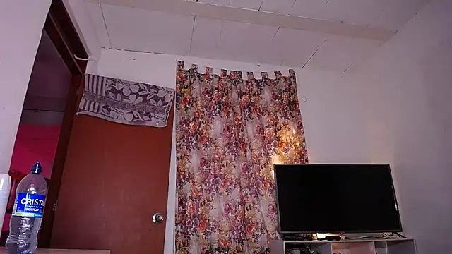 Snapshot of yselahot chatting on March 6, 2025, 6:59 pm yselahot online show from March 6, 2025, 6:59 pm