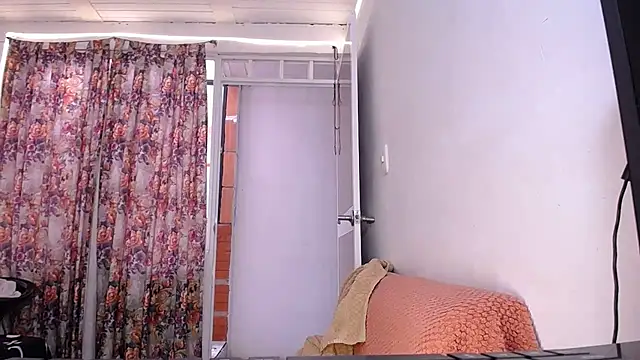 Snapshot of yselahot chatting on September 17, 2025, 2:41 pm yselahot online show from September 17, 2025, 2:41 pm