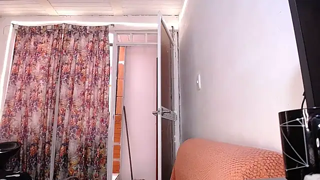 Snapshot of yselahot chatting on September 25, 2025, 4:43 pm yselahot online show from September 25, 2025, 4:43 pm