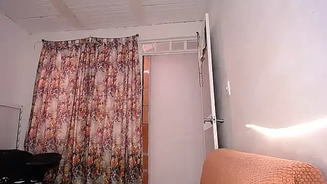 Snapshot of yselahot chatting on October 15, 2025, 6:19 pm yselahot online show from October 15, 2025, 6:19 pm