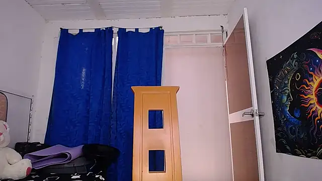 Snapshot of yselahot chatting on December 3, 2025, 5:00 pm yselahot online show from December 3, 2025, 5:00 pm