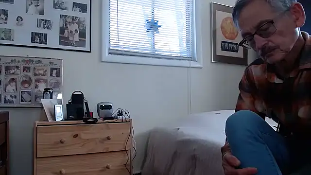 hottottrot691 online show from March 18, 2025, 6:15 pm