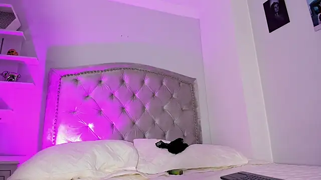 CamileHolmes online show from January 28, 2025, 7:53 am